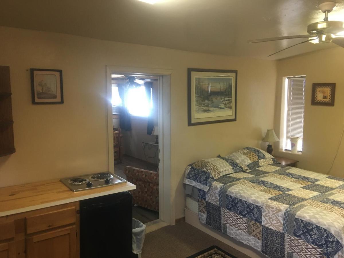 Rainbows End Fishing Resort ไพน์ท็อป-เลคไซด์ ภายนอก รูปภาพ