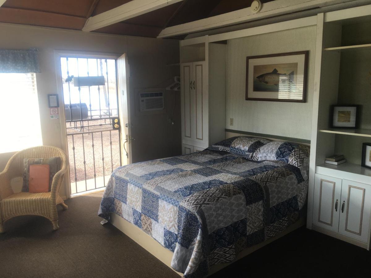Rainbows End Fishing Resort ไพน์ท็อป-เลคไซด์ ภายนอก รูปภาพ